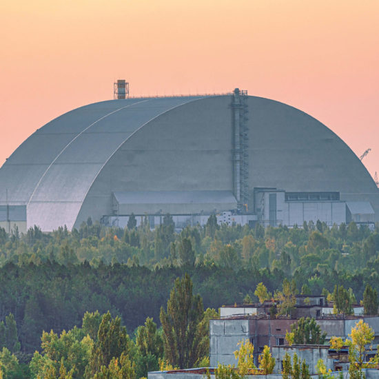Arche de confinement du réacteur n° 4 accidenté de la centrale nucléaire de Tchernobyl