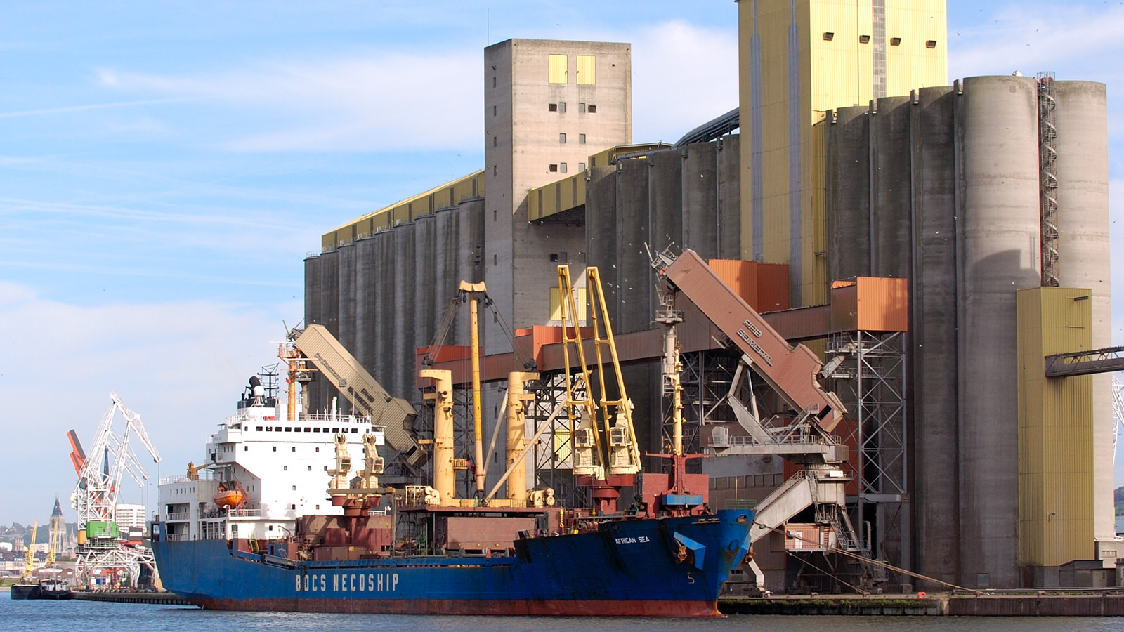 Portiques des silos 3 et 4 du site industriel Sénalia de la Presqu’île Elie