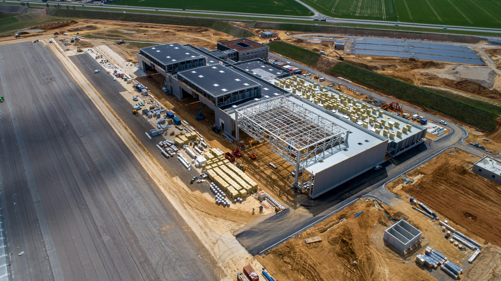 Base Aérienne 105 (BA105) - Construction d'aires aéronautiques, de hangars de maintenance et d'un bâtiment tertiaire Franco-Allemands