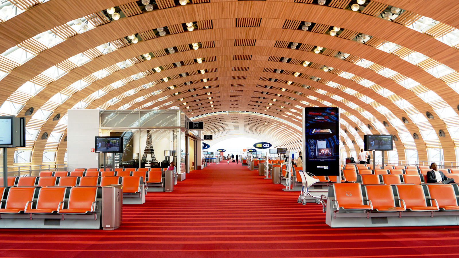 Toiture du terminal 2E de l'aéroport Roissy Charles de Gaulle