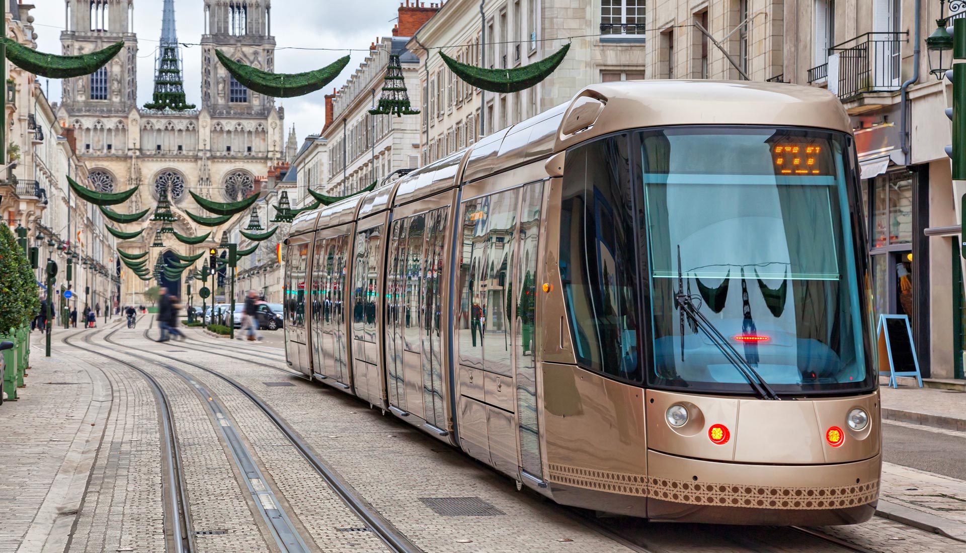 Orléans, cathédrale et tram