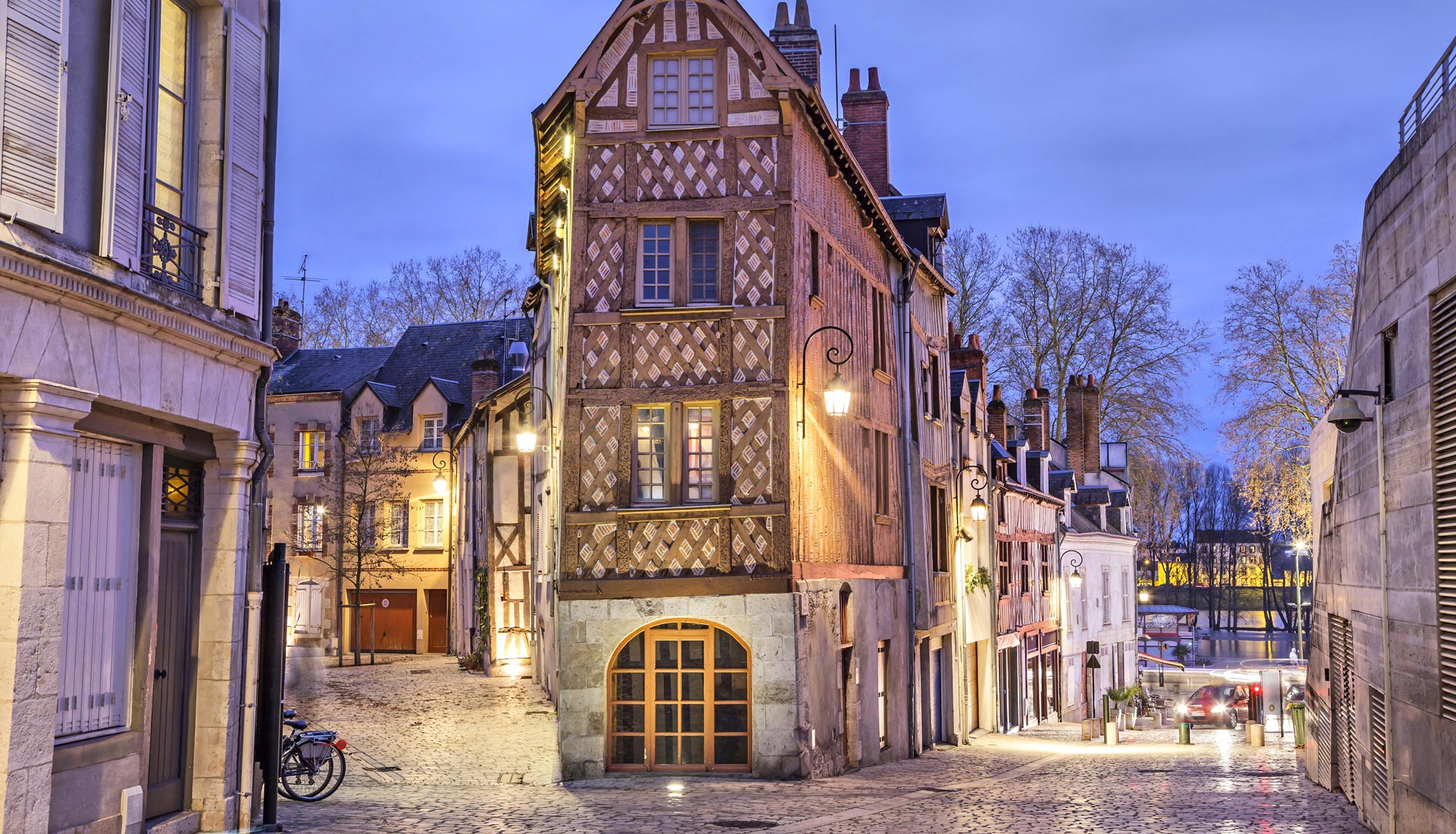 Orléans, place de la Loire, maison à colombage